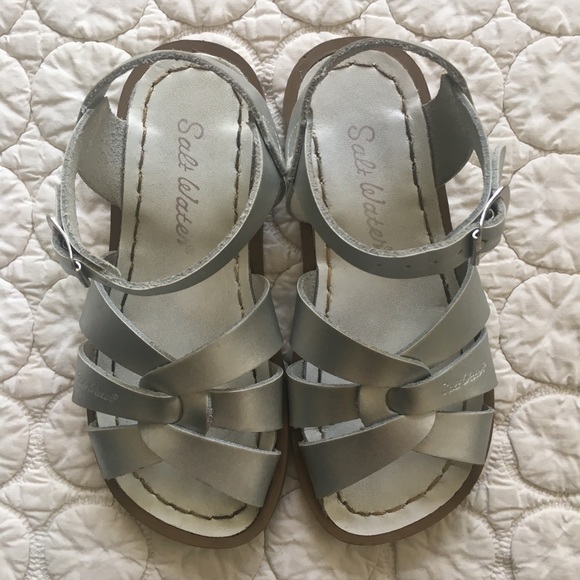 girls saltwater sandals